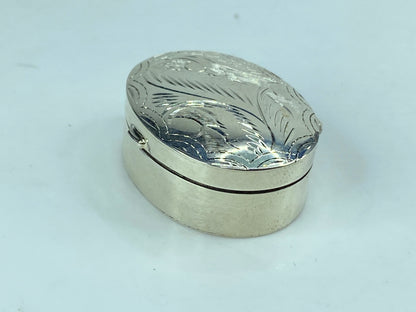 Oval Sterling Silver hand chased pill trinket keepsake box 9.0g SS62