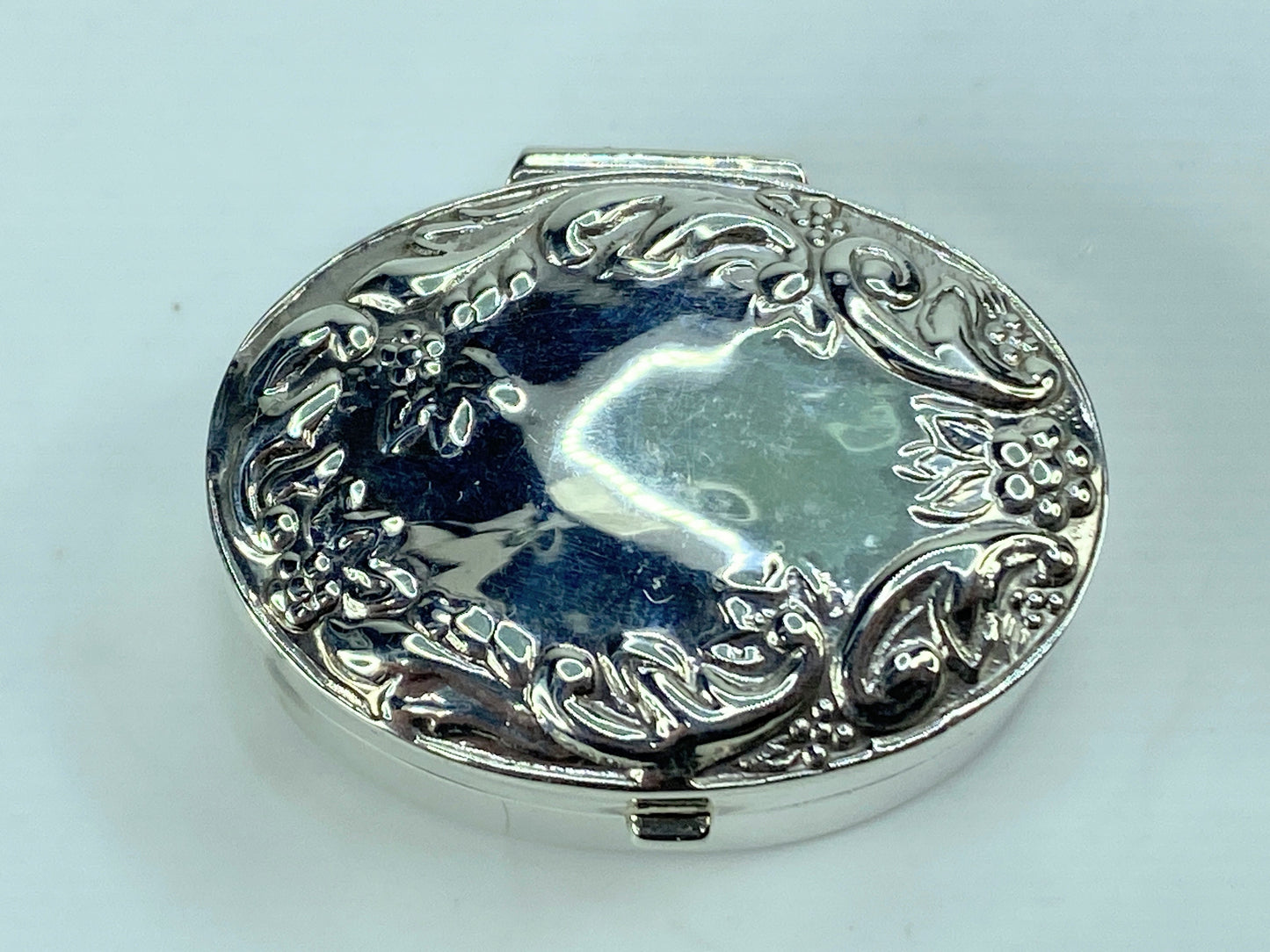 Floral Accented Victorian Oval Shaped .925 Sterling Silver Storage pill Box SS64