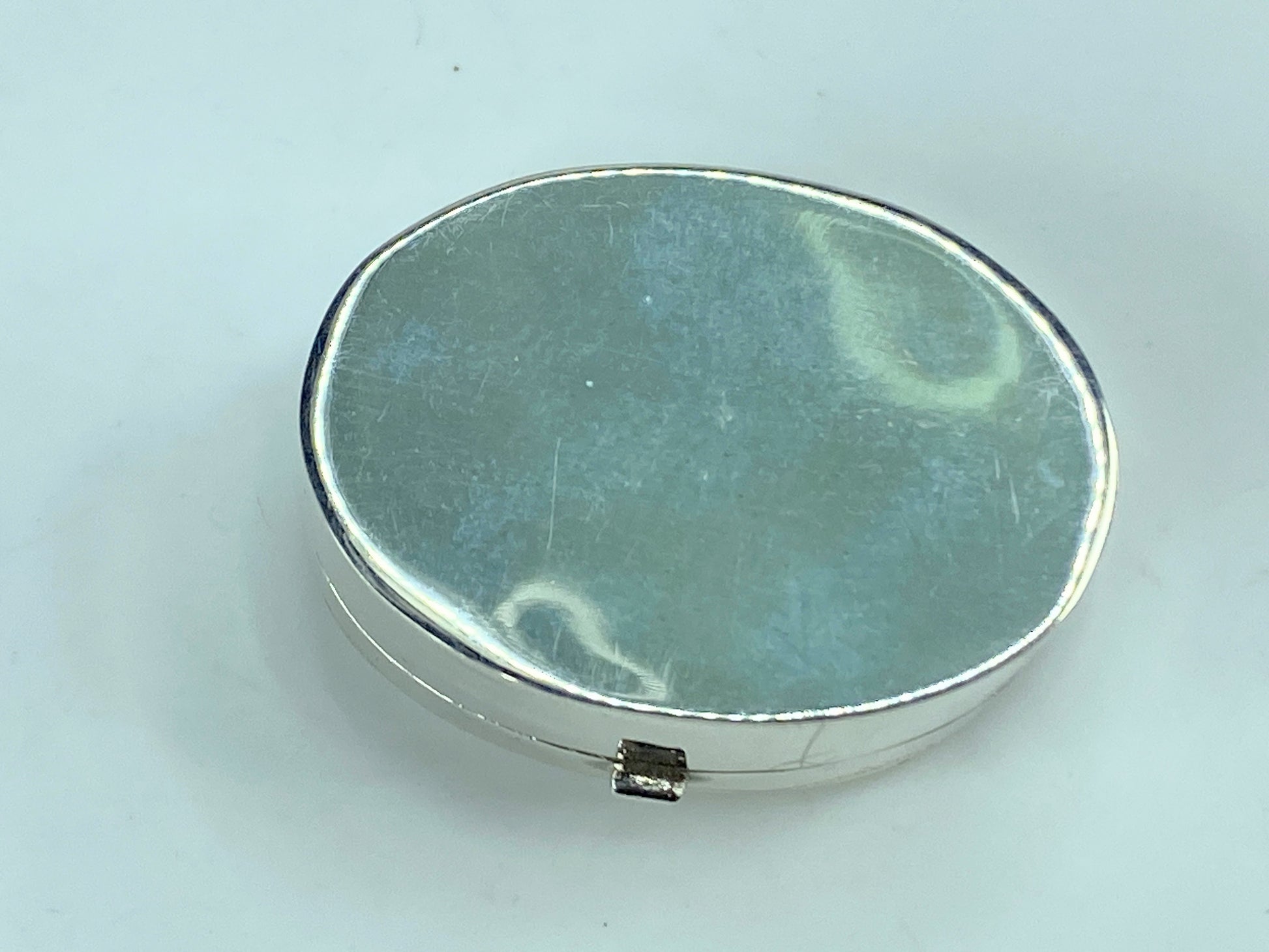 Floral Accented Victorian Oval Shaped .925 Sterling Silver Storage pill Box SS64