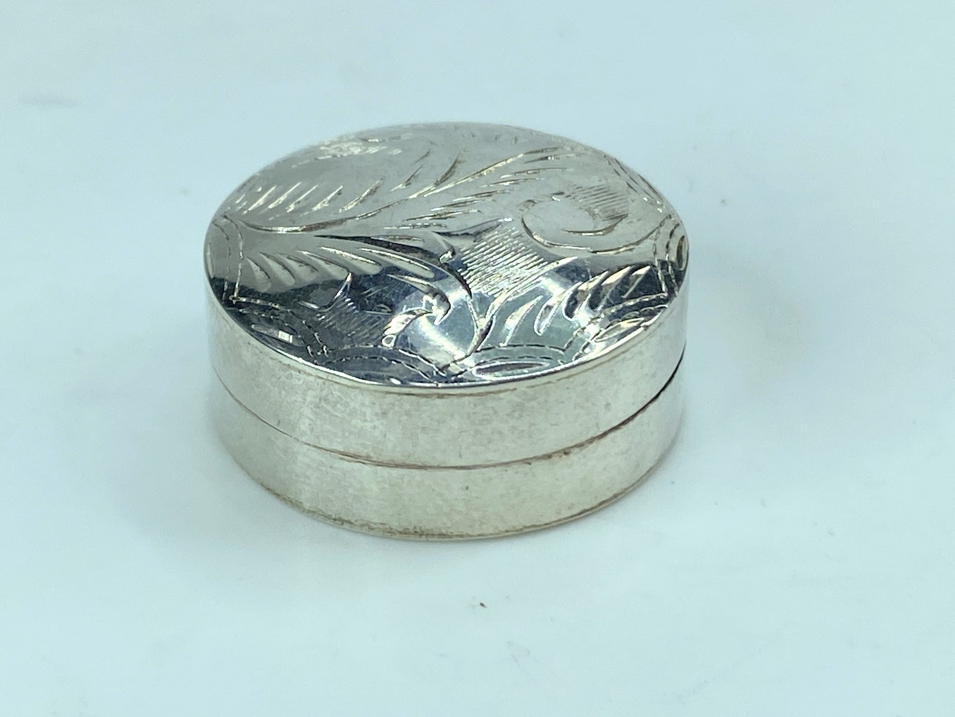 Round Sterling Silver Hinged Pill Box Shape Etched sterling 925 7g 1.0" SS65