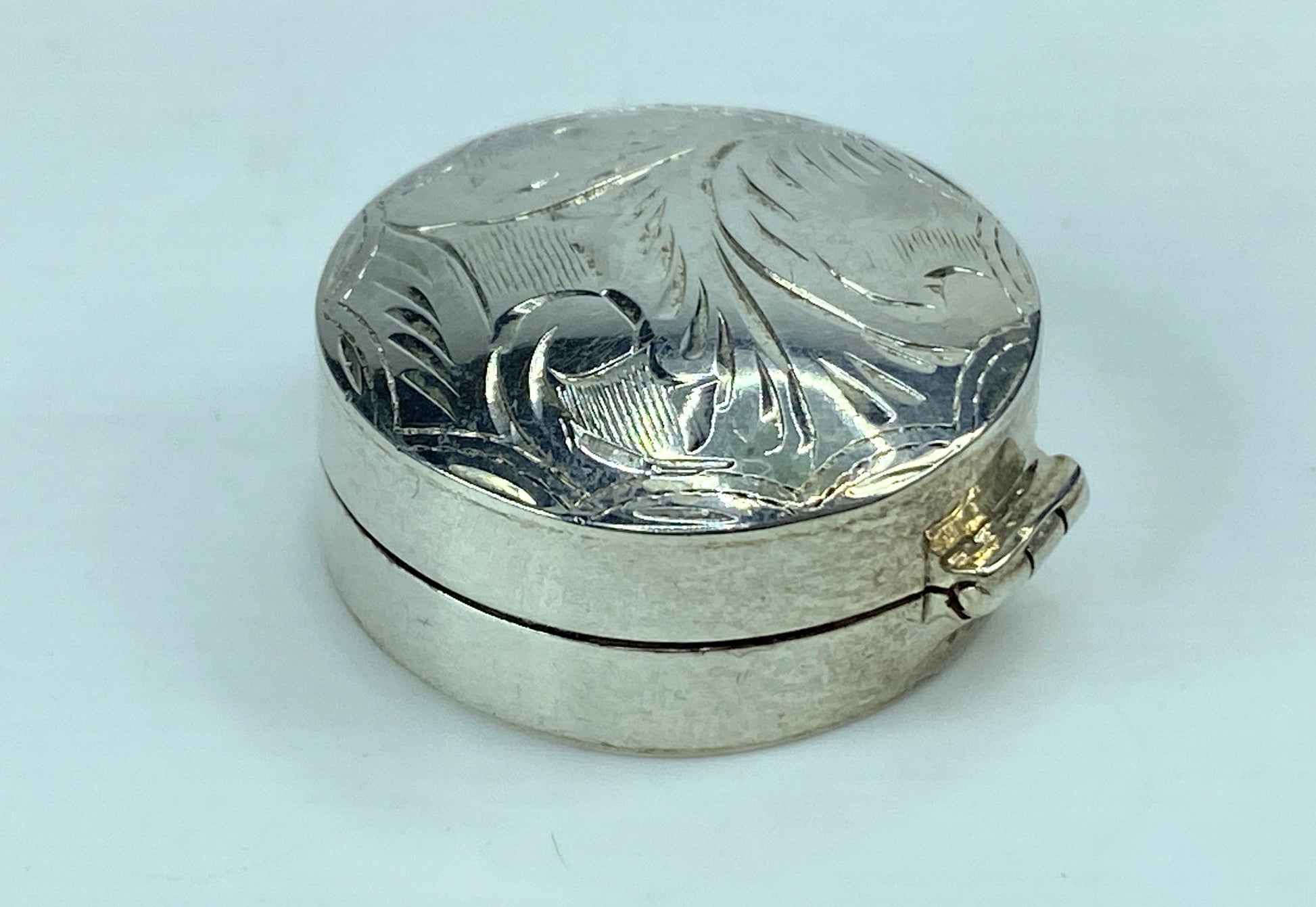 Round Sterling Silver Hinged Pill Box Shape Etched sterling 925 7g 1.0" SS65