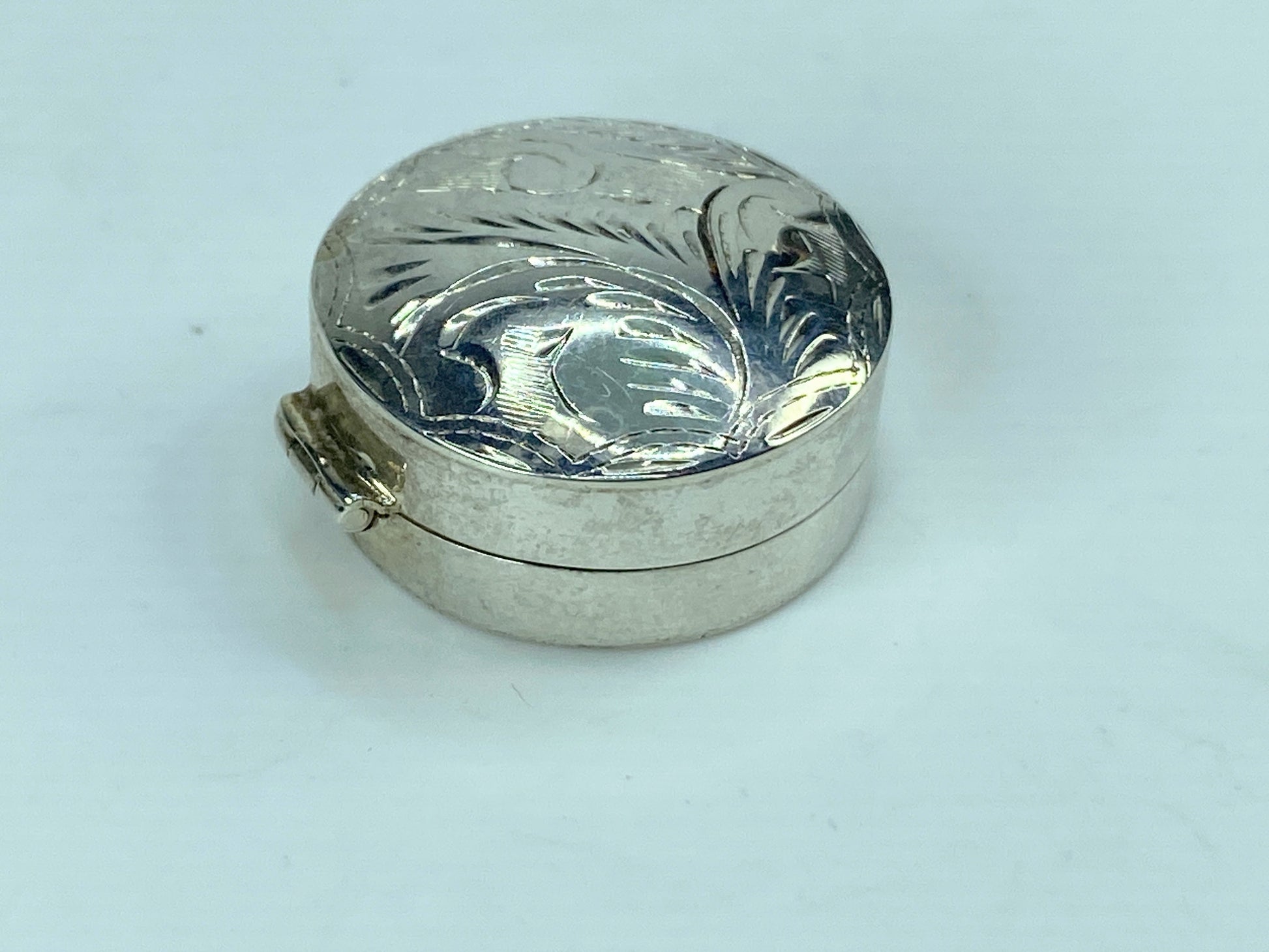 Round Sterling Silver Hinged Pill Box Shape Etched sterling 925 7g 1.0" SS65