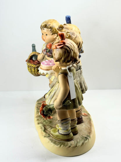 Hum century collection We Wish You the Best girls with gifts to party Mint A628