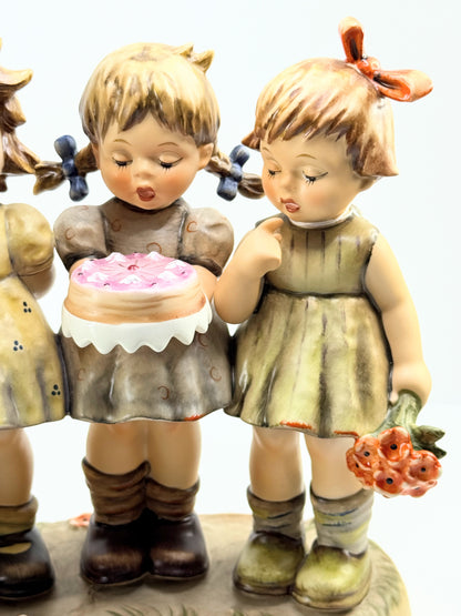 Hum century collection We Wish You the Best girls with gifts to party Mint A628