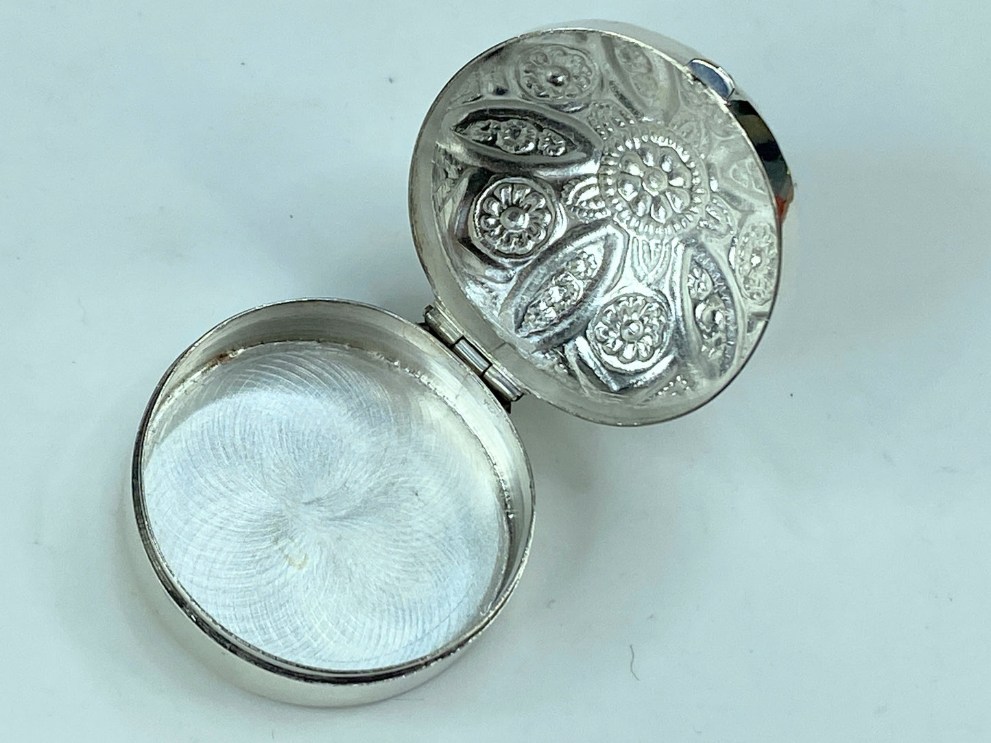 Floral Round Domed Pill Box Victorian Style 925 English Sterling Silver SS67