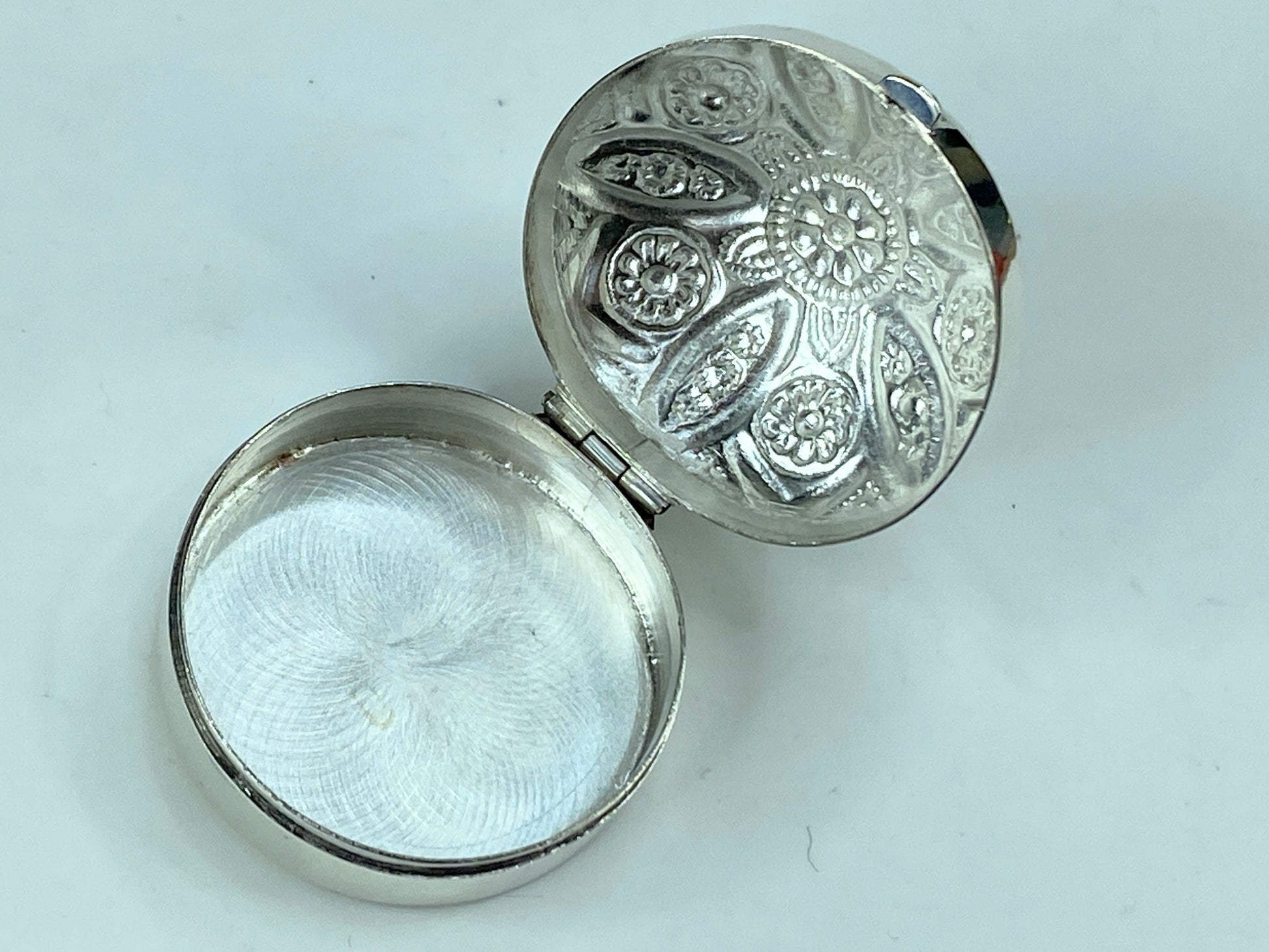 Floral Round Domed Pill Box Victorian Style 925 English Sterling Silver SS67
