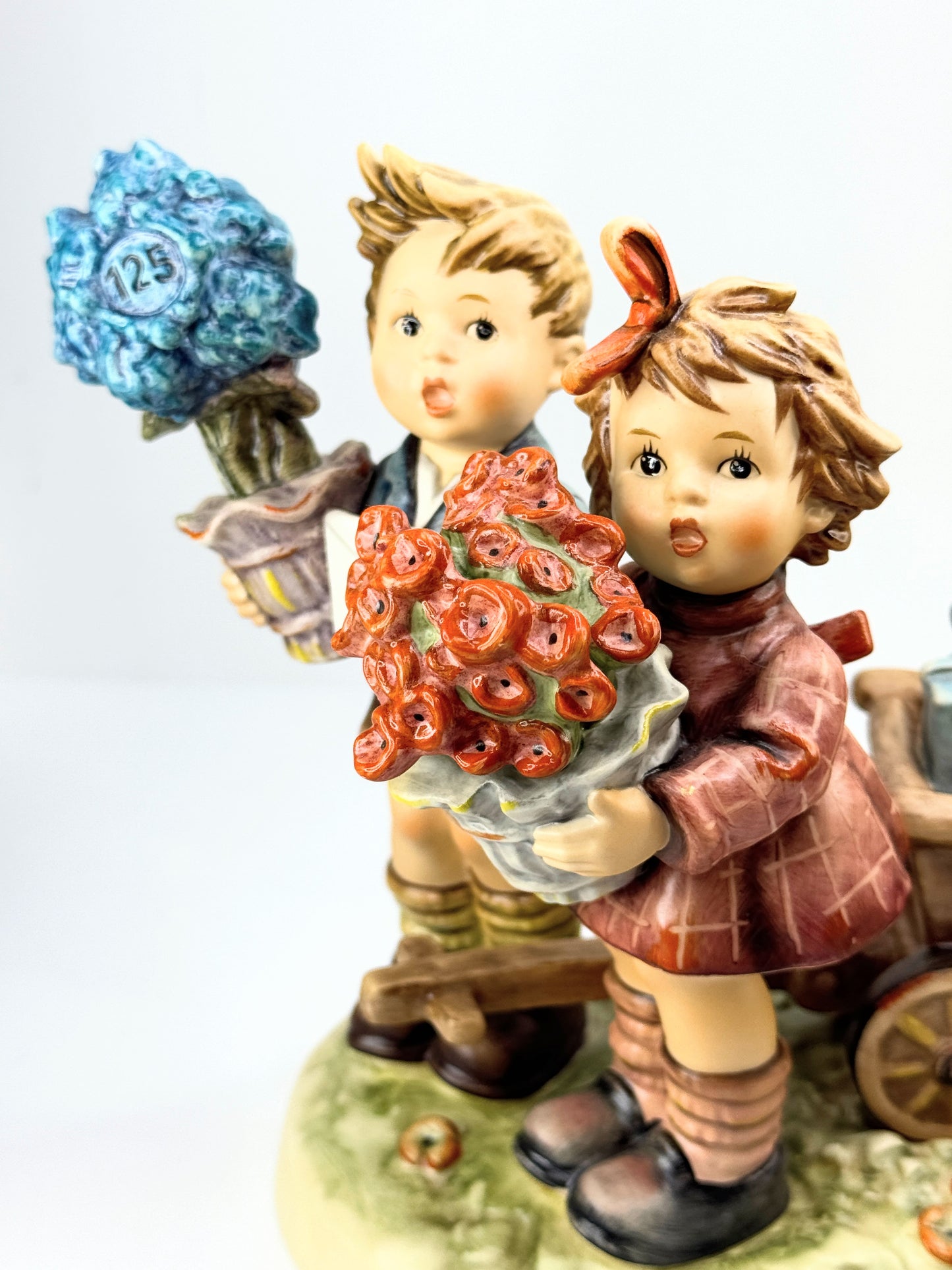 Hummel "Love's Bounty" Century Collection figurine Mint A630
