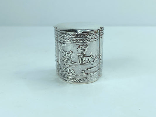 Sterling Silver snuff box beautiful decorated hunting scene, bill box 17.2g SS70