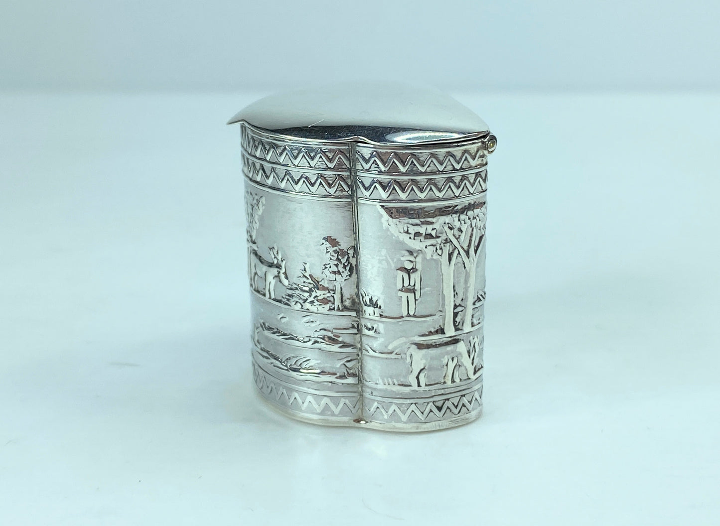 Sterling Silver snuff box beautiful decorated hunting scene, bill box 17.2g SS70