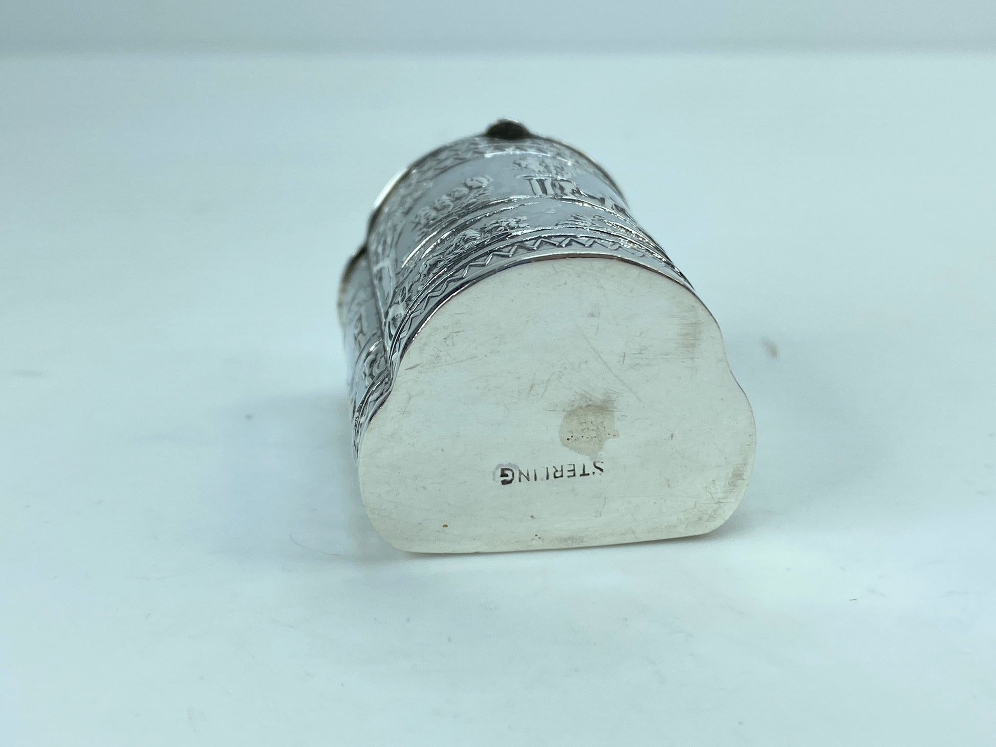 Sterling Silver snuff box beautiful decorated hunting scene, bill box 17.2g SS70