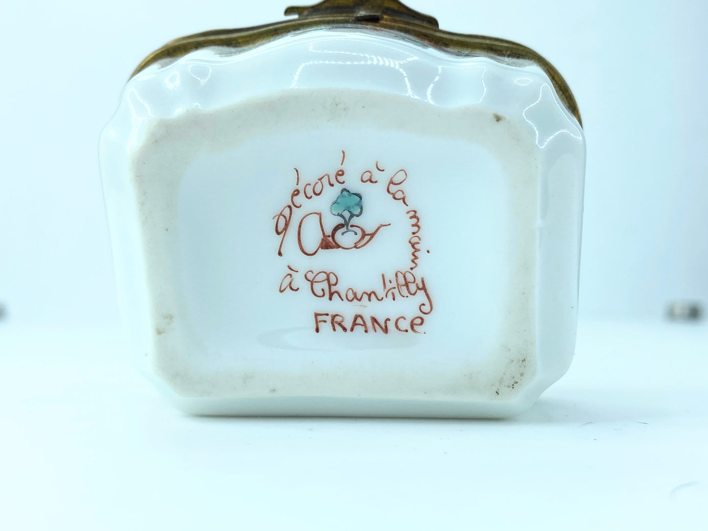 French Decore a la main Chantilly porcelain trinket box A133