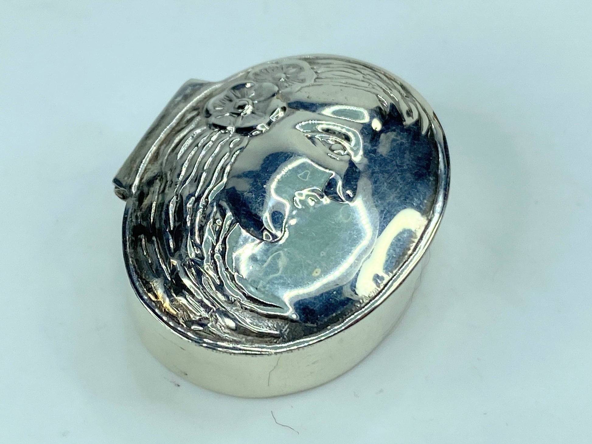 Sterling Silver Crescent Moon Lady's Face Pill Snuff hinged box 10.6g SS70