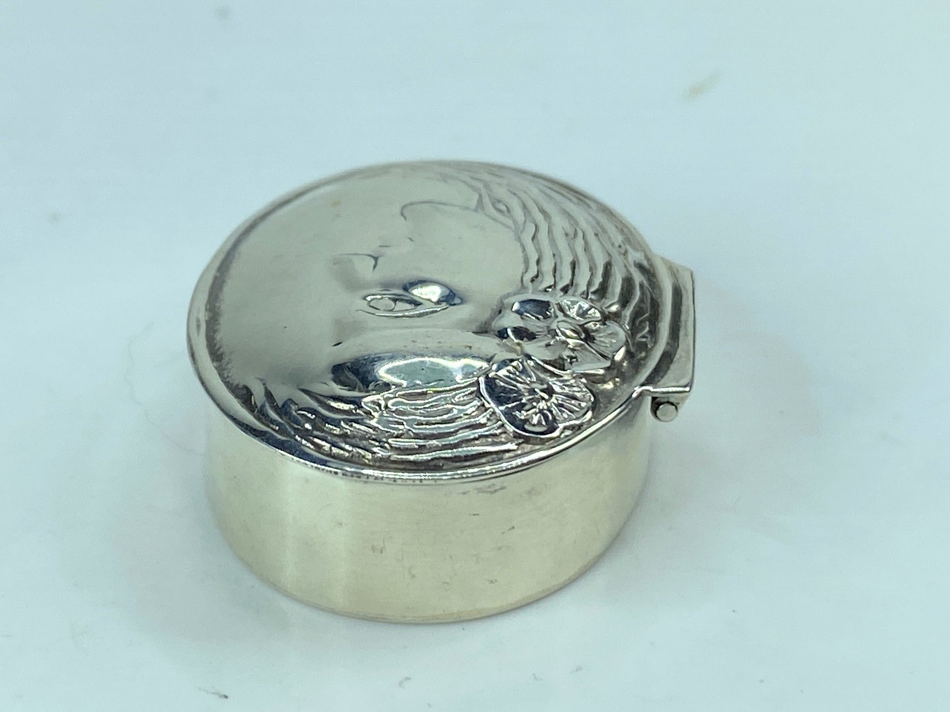 Sterling Silver Crescent Moon Lady's Face Pill Snuff hinged box 10.6g SS70