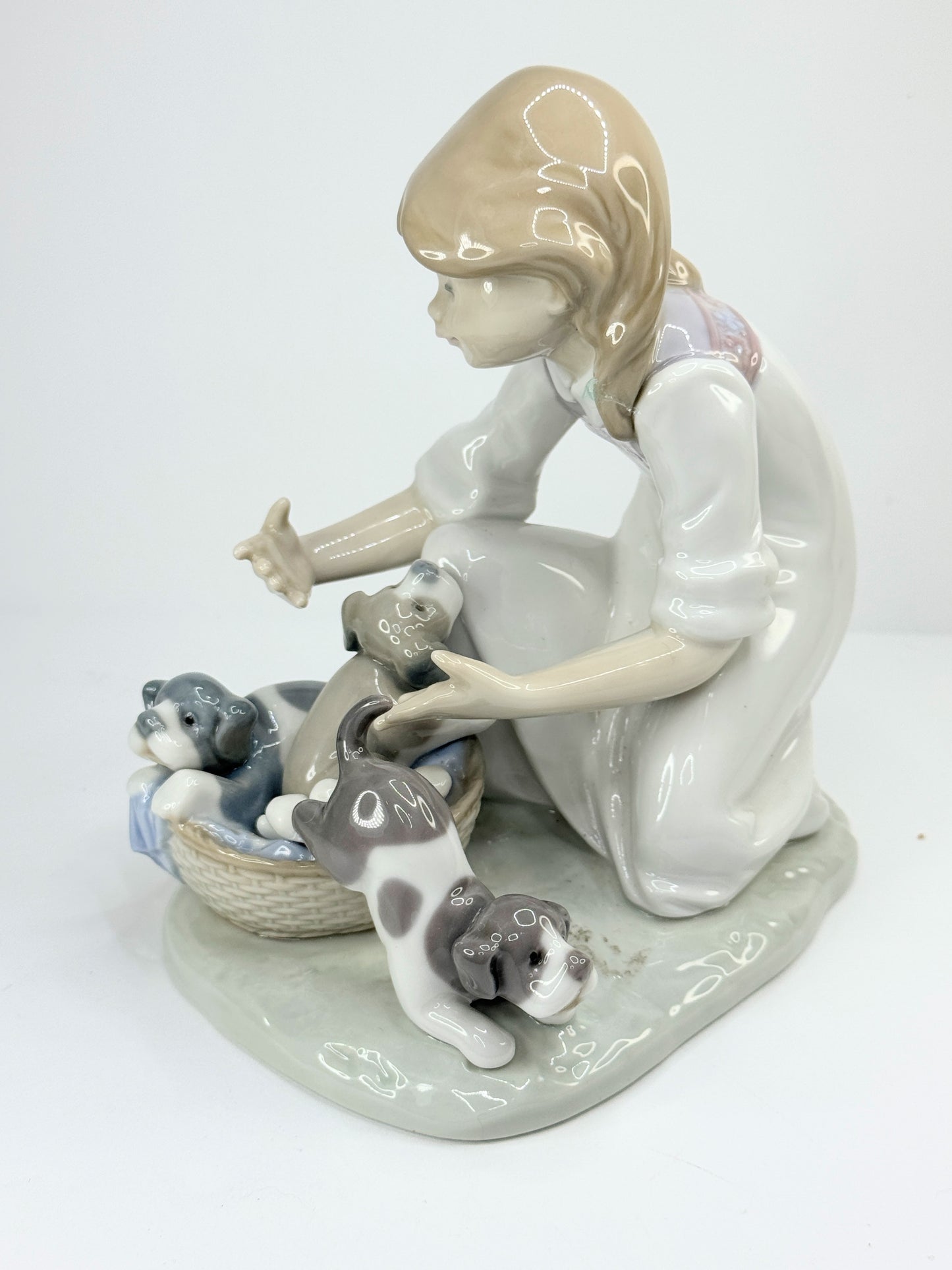 Lladro Joy in a Basket-Three frisky puppies with young girl No 5595 Mint A632