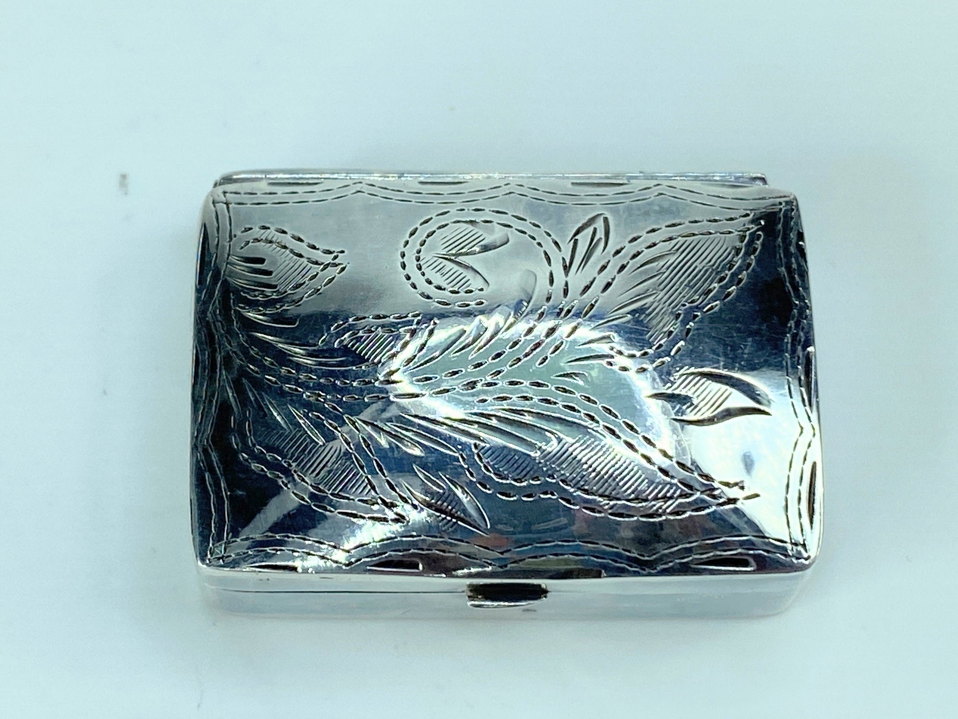 Sterling silver 50's etched Dog tall grass rectangular pill snuff box SS71