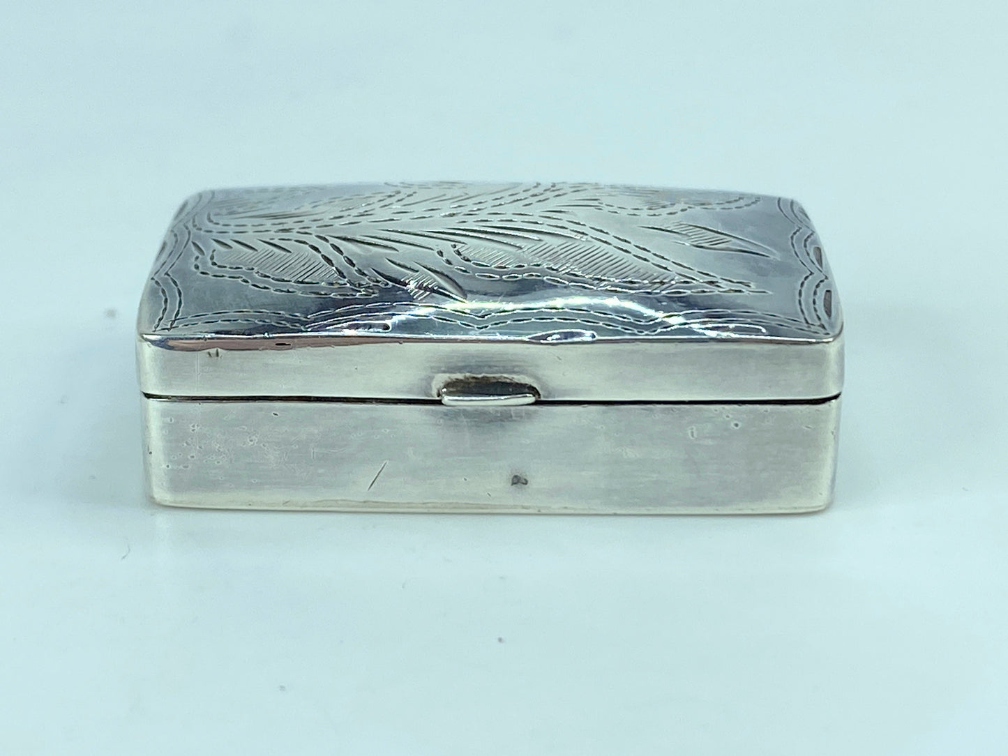 Sterling silver 50's etched Dog tall grass rectangular pill snuff box SS71