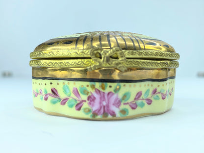 Limoges hand painted Lyric flower gold accent trinket box A135