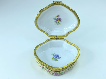 Limoges hand painted Lyric flower gold accent trinket box A135