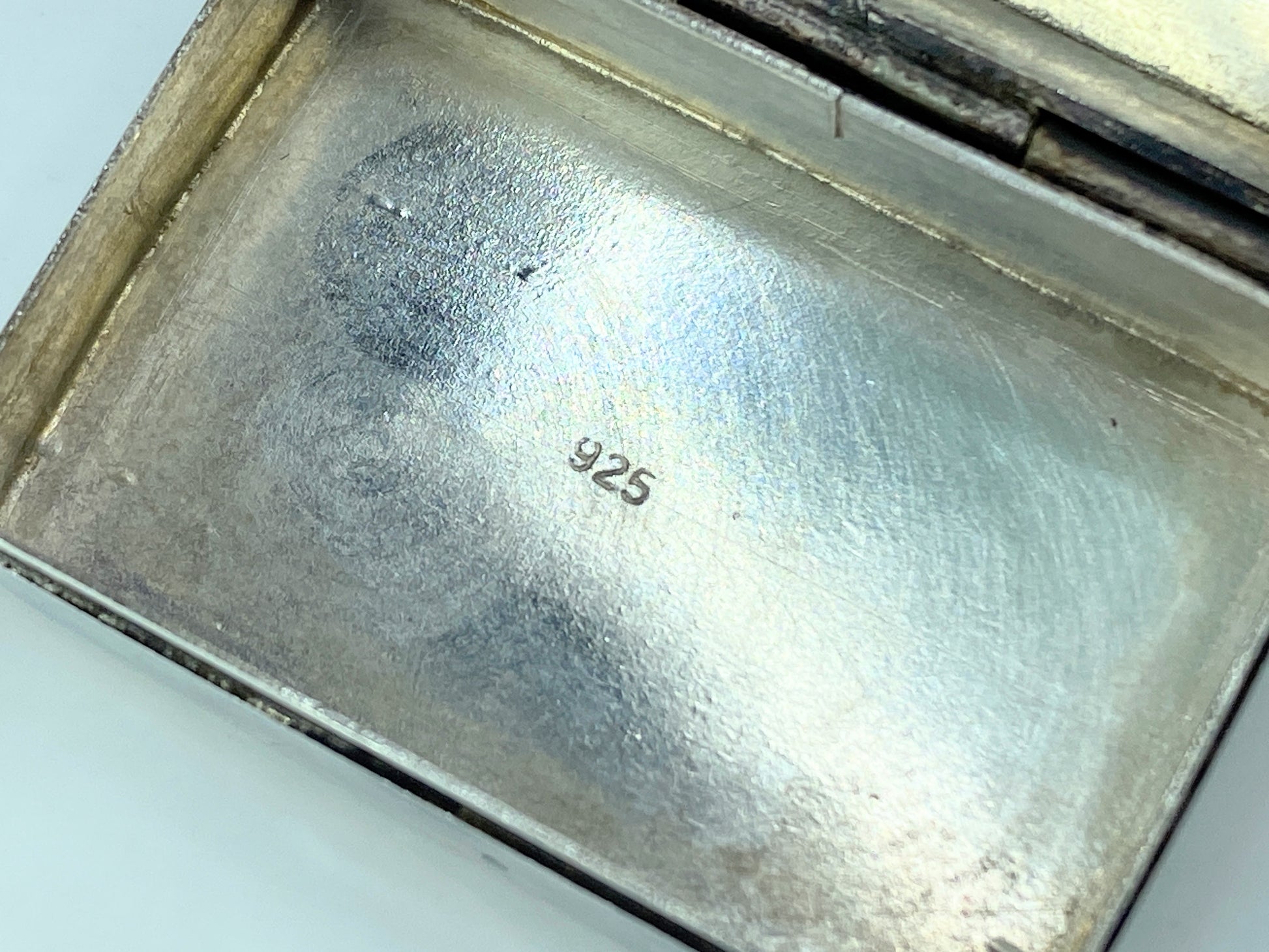 Sterling silver 50's etched Dog tall grass rectangular pill snuff box SS71