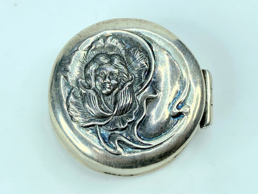 Sterling silver Art Nouveau Sterling Repousse Woman In Flower Locket 10.6g SS72