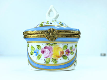 Limoges Peint main baby blue Rose buds trinket A136