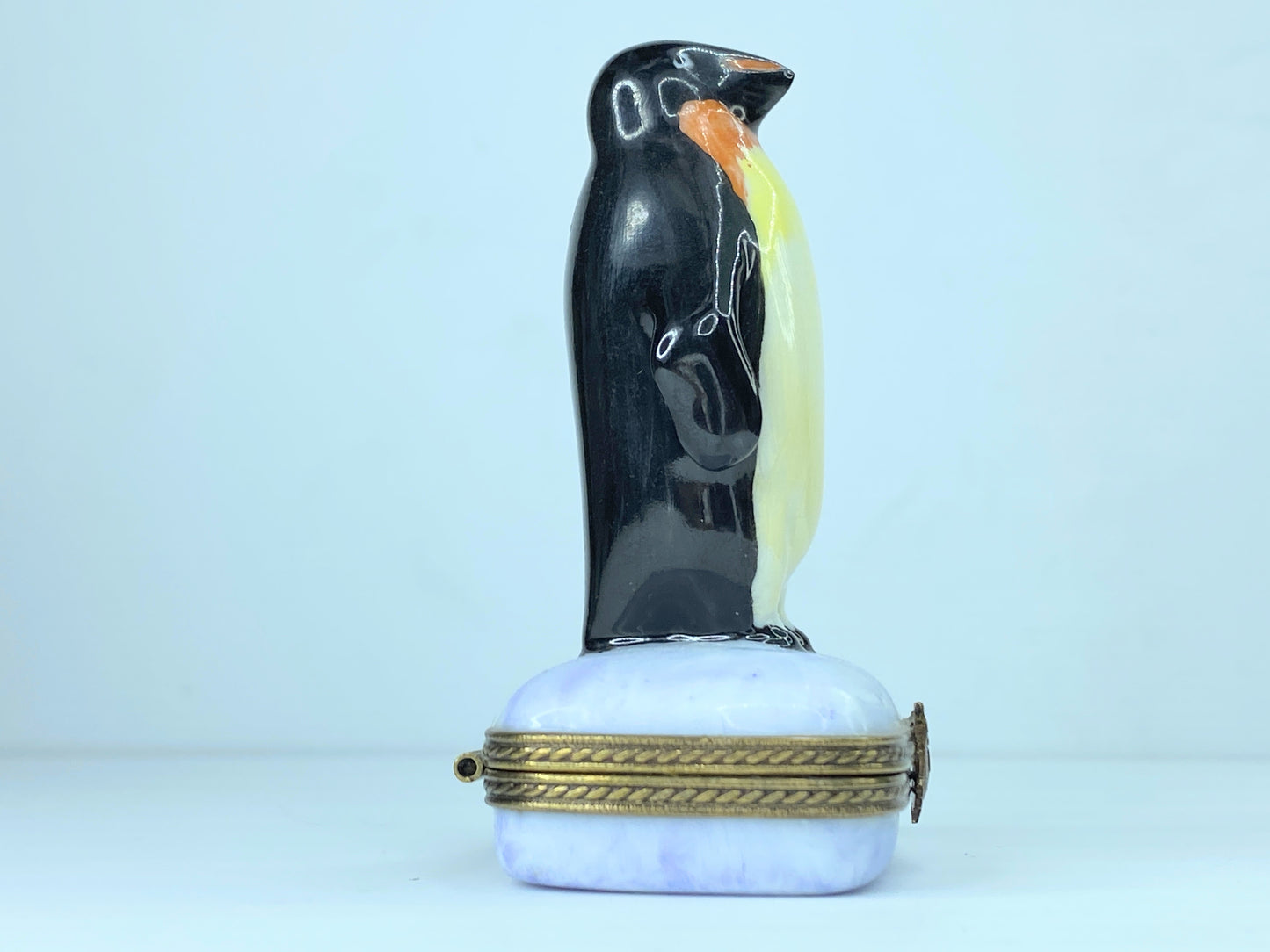 LL Limoges peint main Arctic Penguin on Ice Limited Edition trinket box A139