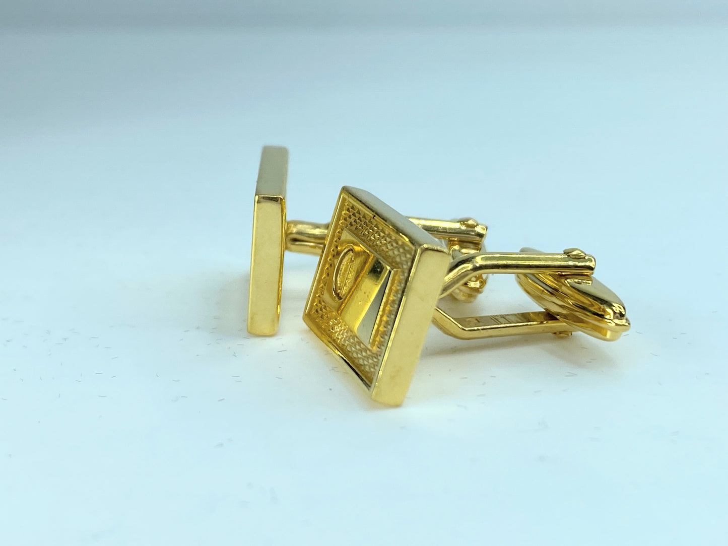 Alfred DunHill gold tone Cufflink and tie clip set GS129