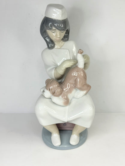 Lladro “Little Veterinarian” Nurse With Her Dog 6348 Porcelain Mint A640