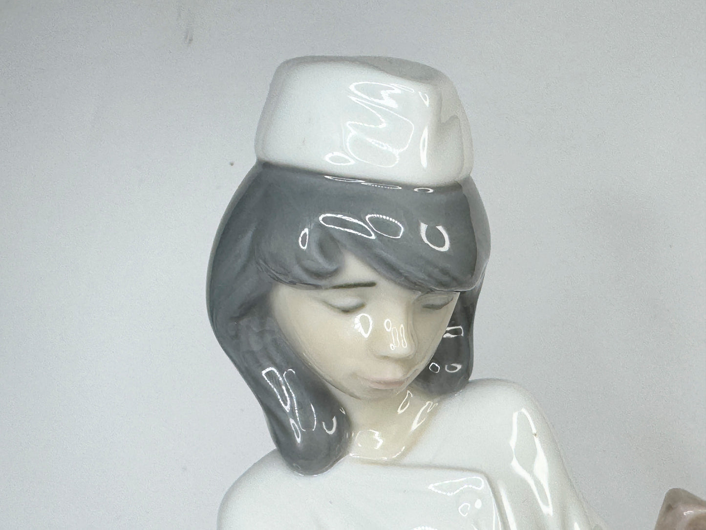 Lladro “Little Veterinarian” Nurse With Her Dog 6348 Porcelain Mint A640