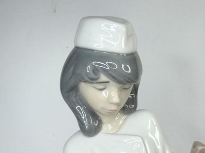 Lladro “Little Veterinarian” Nurse With Her Dog 6348 Porcelain Mint A640