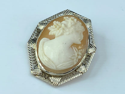 Exquisite Art Deco filigree Cameo 14 karat white gold brooch