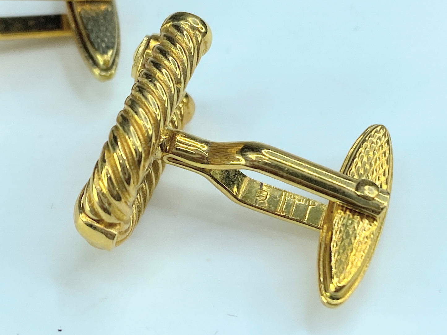 DunHill logo gold tone cufflink GS131