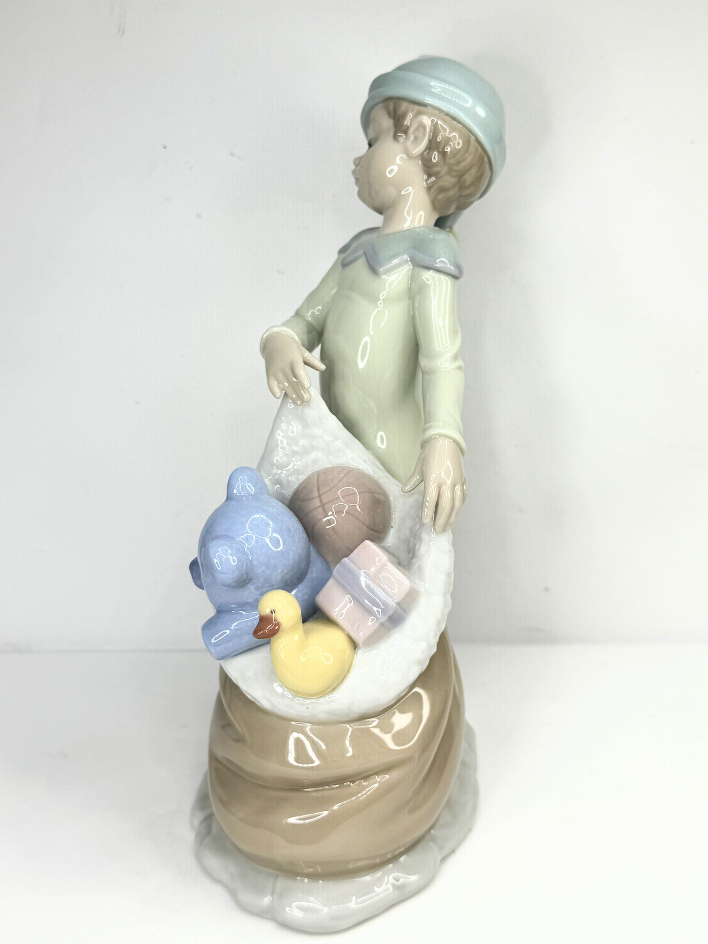 Lladro Santa's Sack of Dreams 6894 High Gloss Porcelain Sculpture 7" A642
