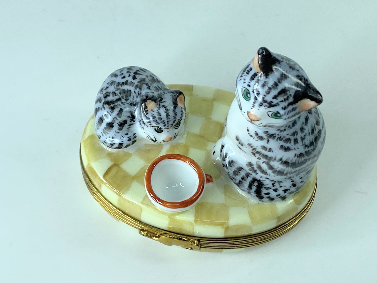 Rare Limoges Mother Cat w/ Kitten dinner time Peint Main Trinket Box 3.75" A230