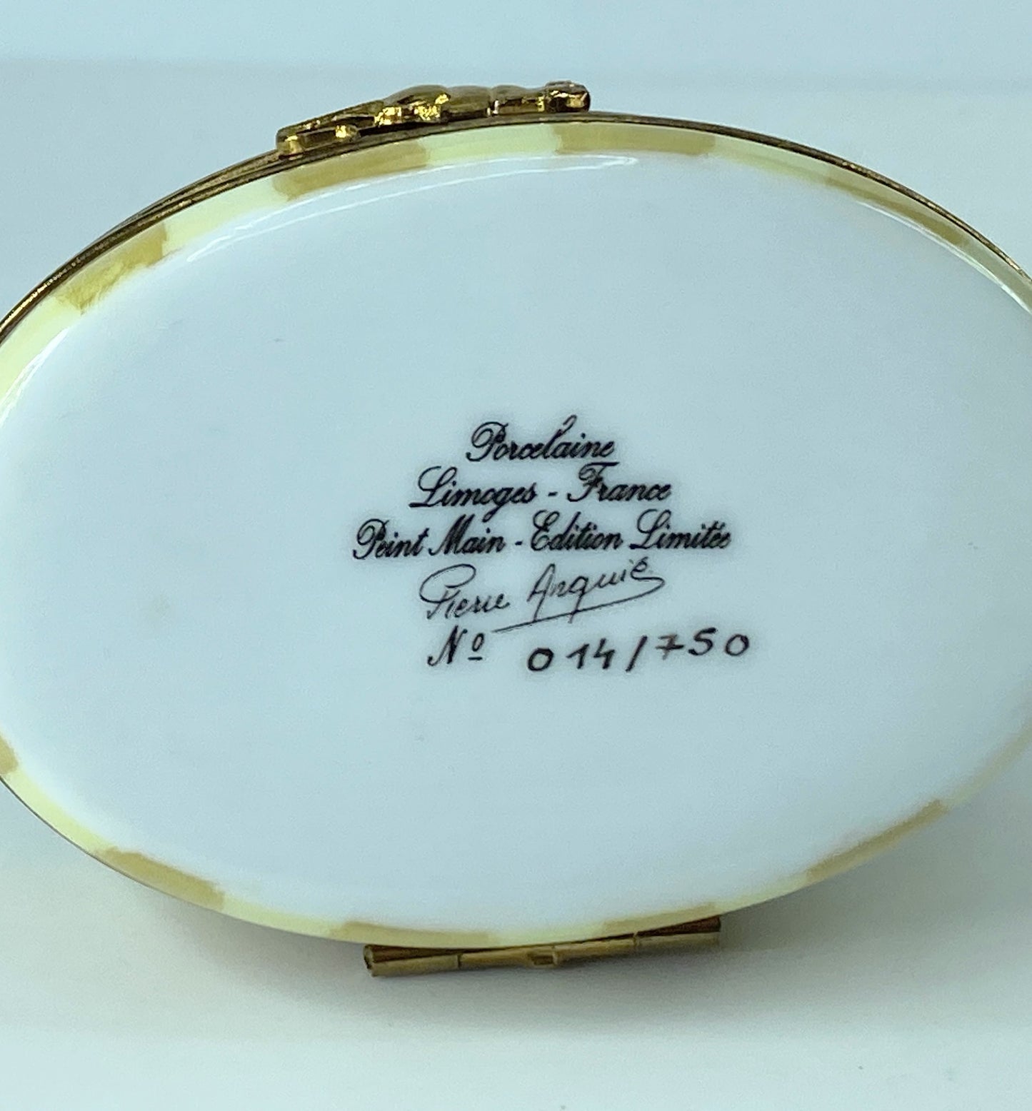 Rare Limoges Mother Cat w/ Kitten dinner time Peint Main Trinket Box 3.75" A230