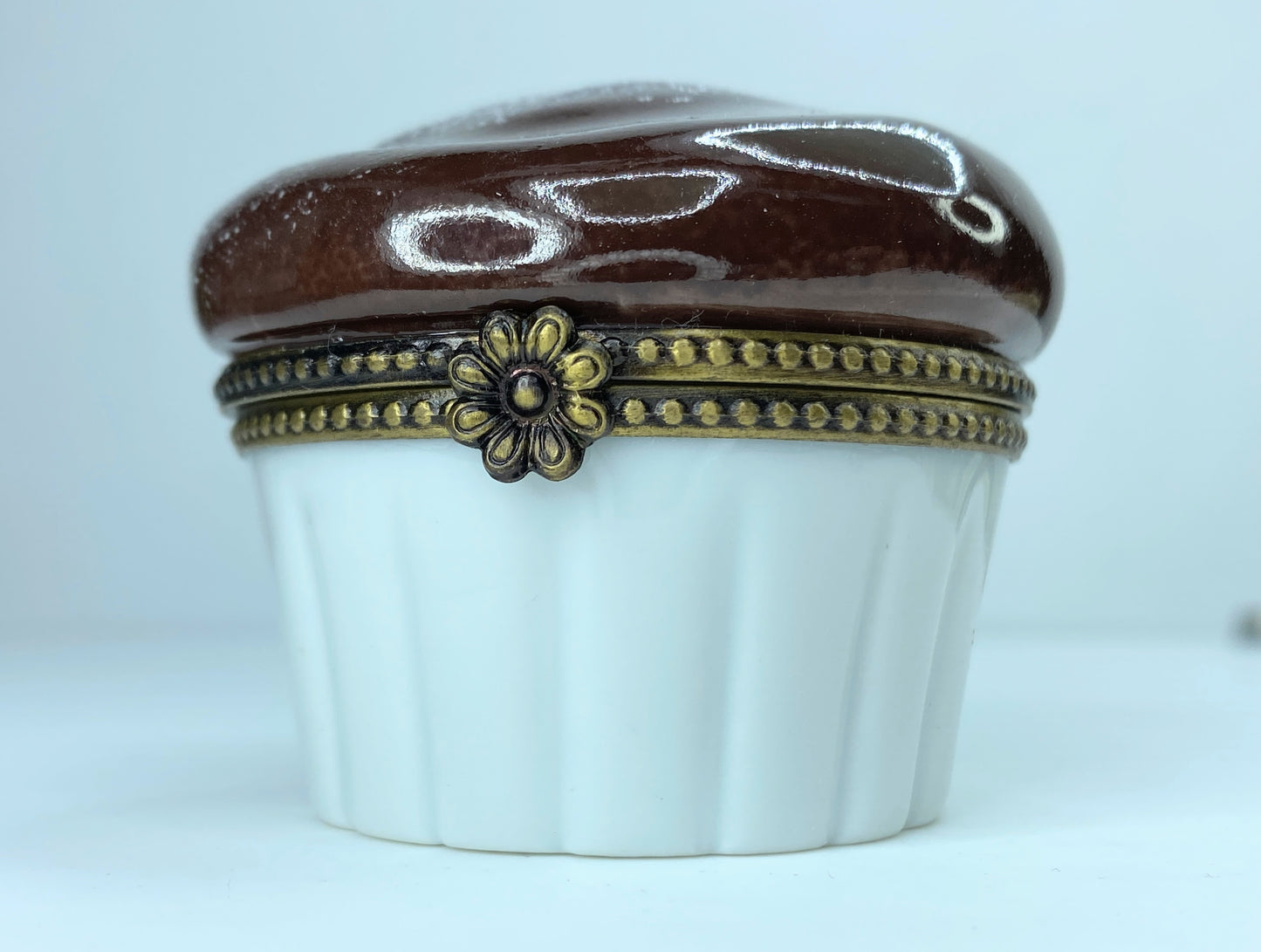 Eximious Peint Main Limoges Francés Delicious Chocolate Cupcake trinket A146