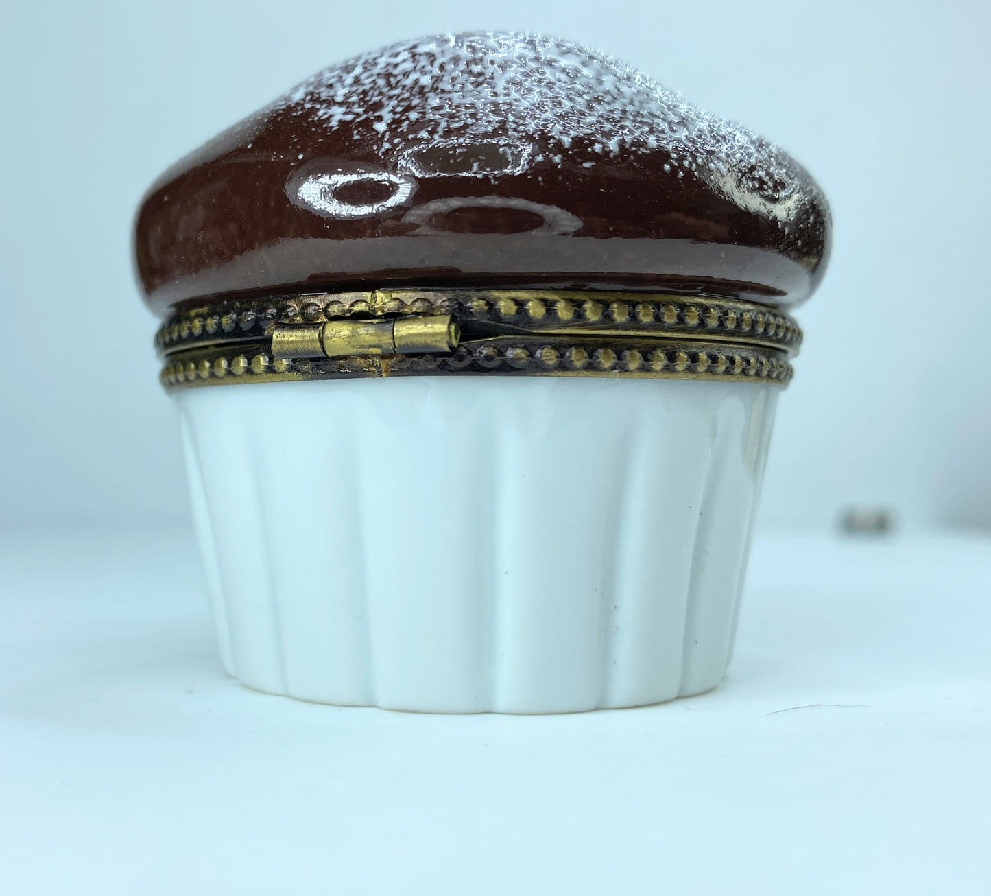 Eximious Peint Main Limoges Francés Delicious Chocolate Cupcake trinket A146