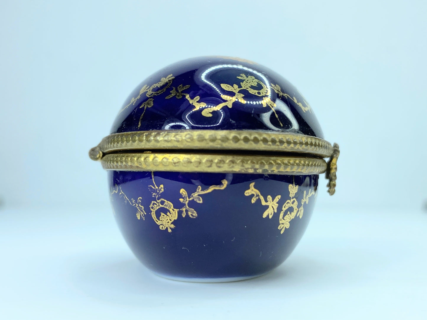 Limoges France Courting Couple Cobalt blue Egg trinket box A150