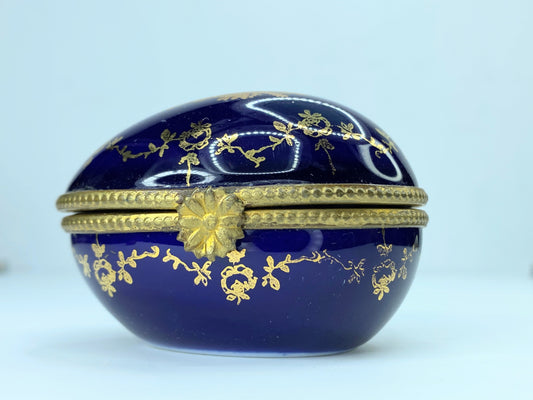 Limoges France Courting Couple Cobalt blue Egg trinket box A150