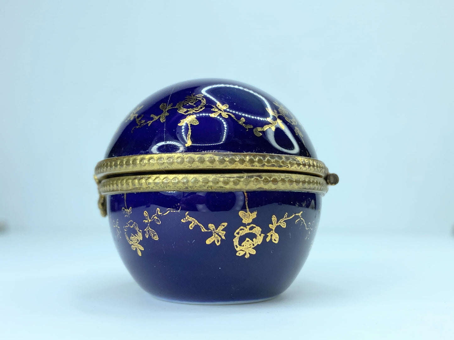 Limoges France Courting Couple Cobalt blue Egg trinket box A150