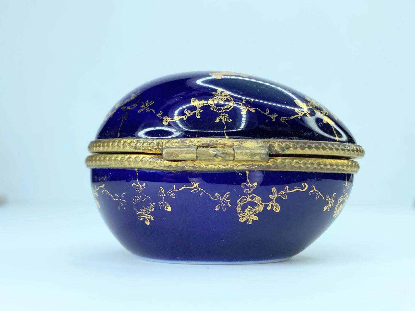 Limoges France Courting Couple Cobalt blue Egg trinket box A150