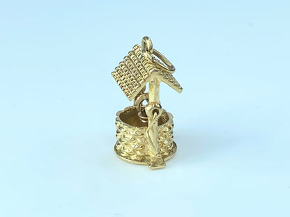 Vintage 14K yellow Gold Wishing Well with moving pail Charm Pendant 4.3g JR8665