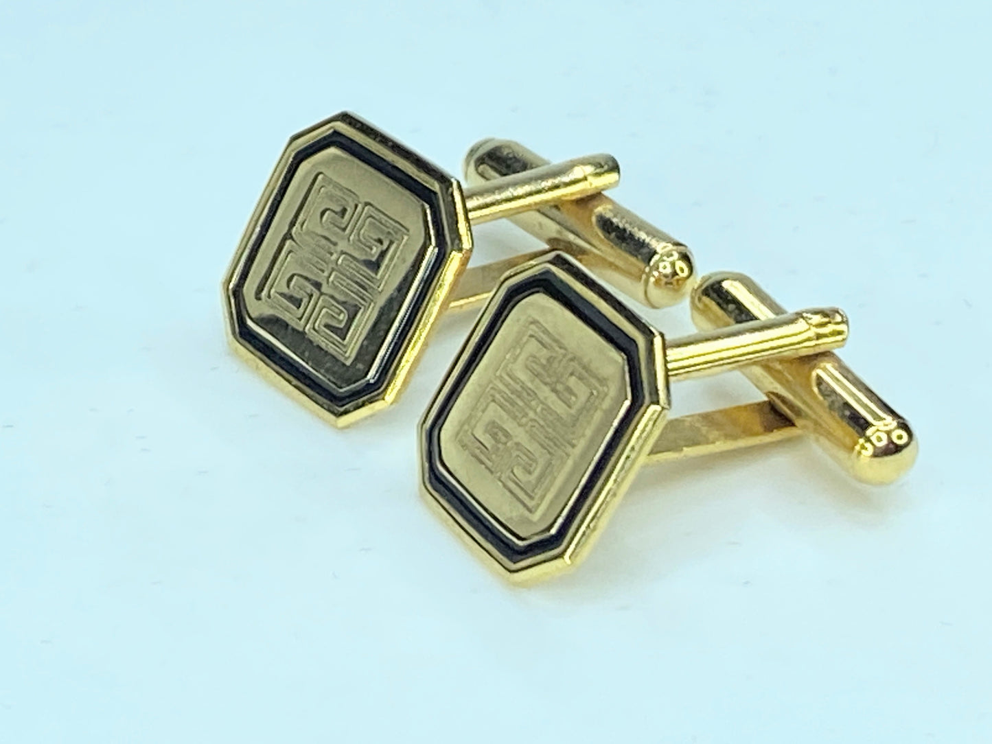 Bijoux Givenchy black enamel Paris New York Cufflinks gold tone GS140