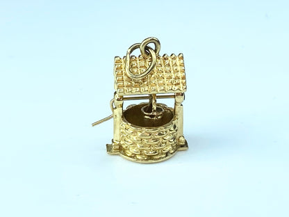 Vintage 14K yellow Gold Wishing Well with moving pail Charm Pendant 4.3g JR8665