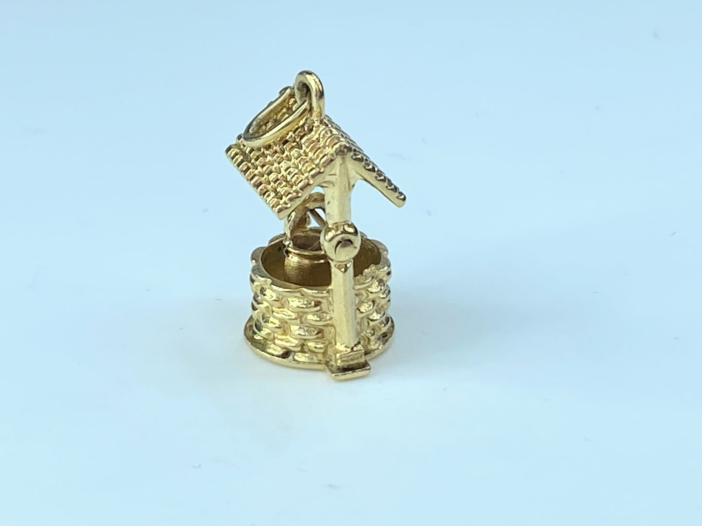 Vintage 14K yellow Gold Wishing Well with moving pail Charm Pendant 4.3g JR8665