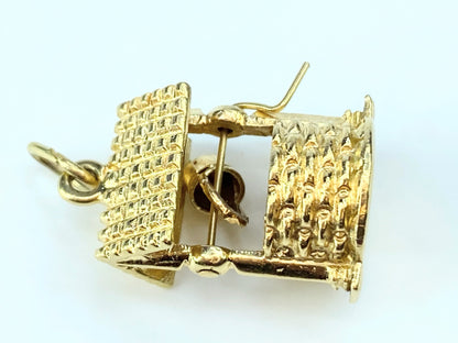 Vintage 14K yellow Gold Wishing Well with moving pail Charm Pendant 4.3g JR8665