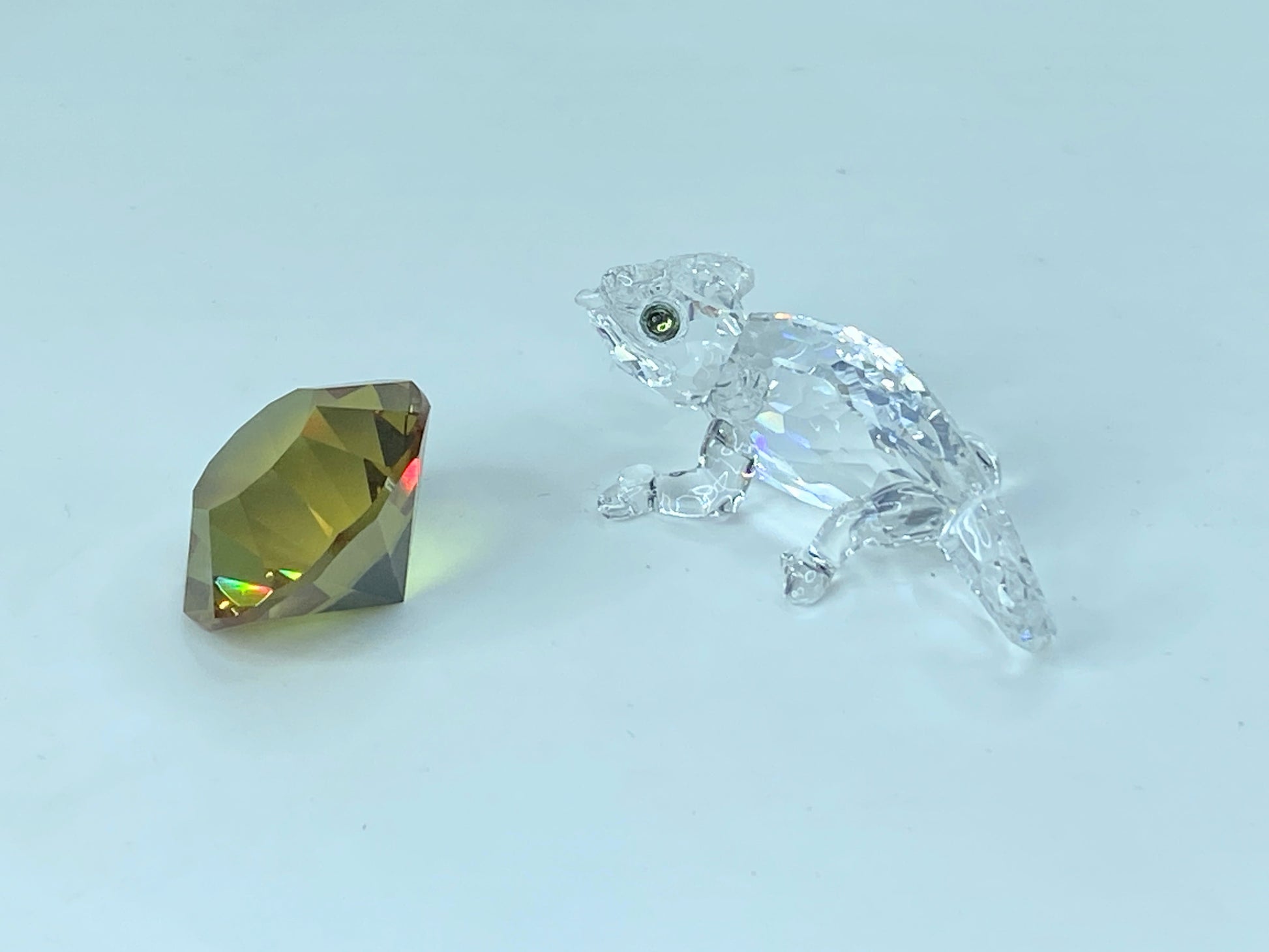 Swarovski chameleon with colour crystal chaton in box S62