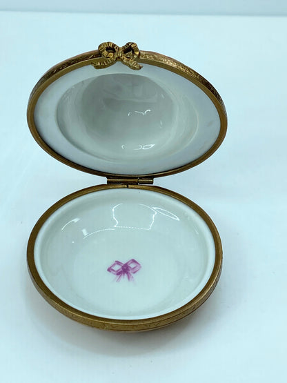 Retired c1990 Limoges, France Porcelain Ladies Straw Hat Shaped Trinket Box A562
