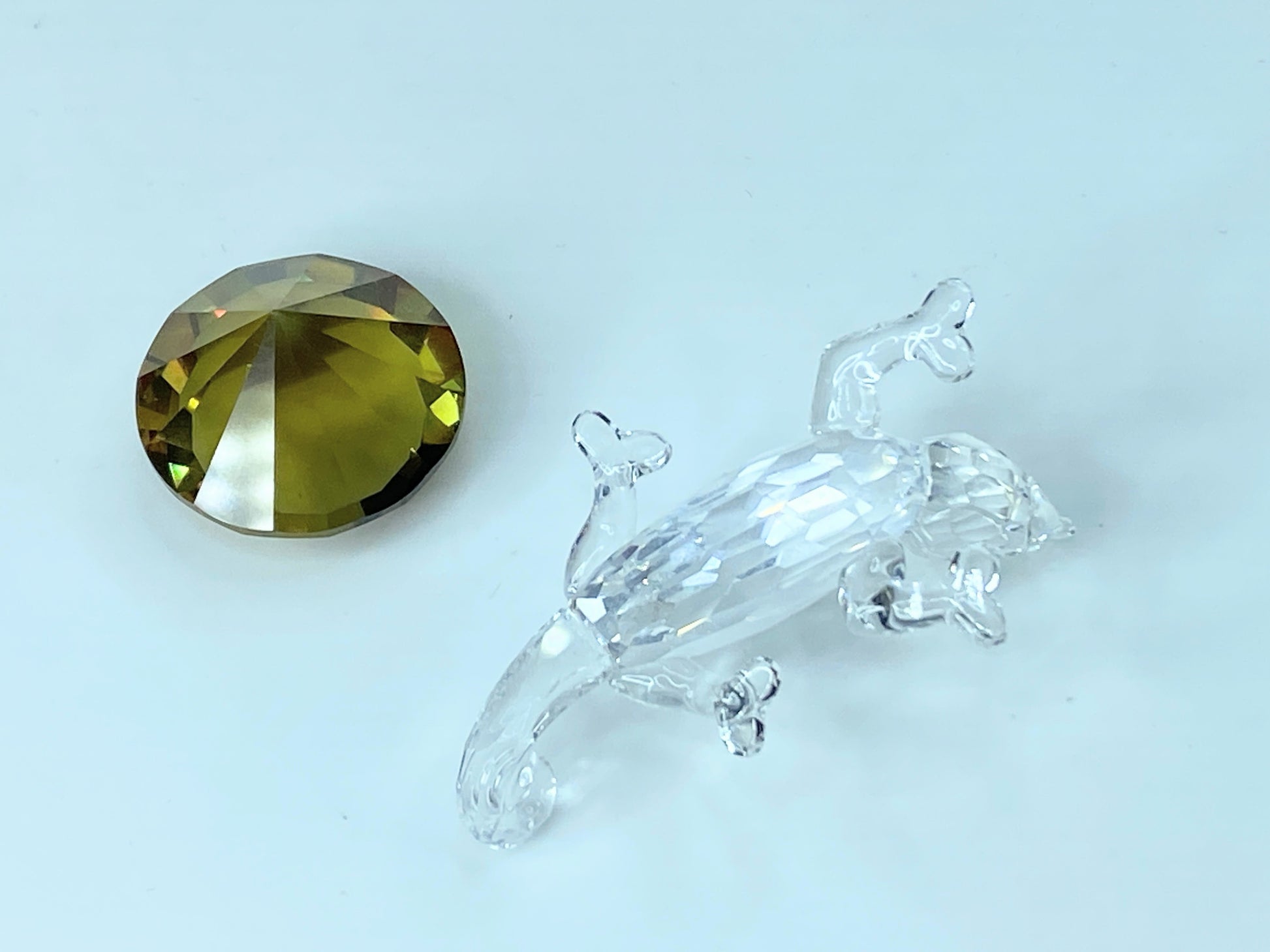 Swarovski chameleon with colour crystal chaton in box S62