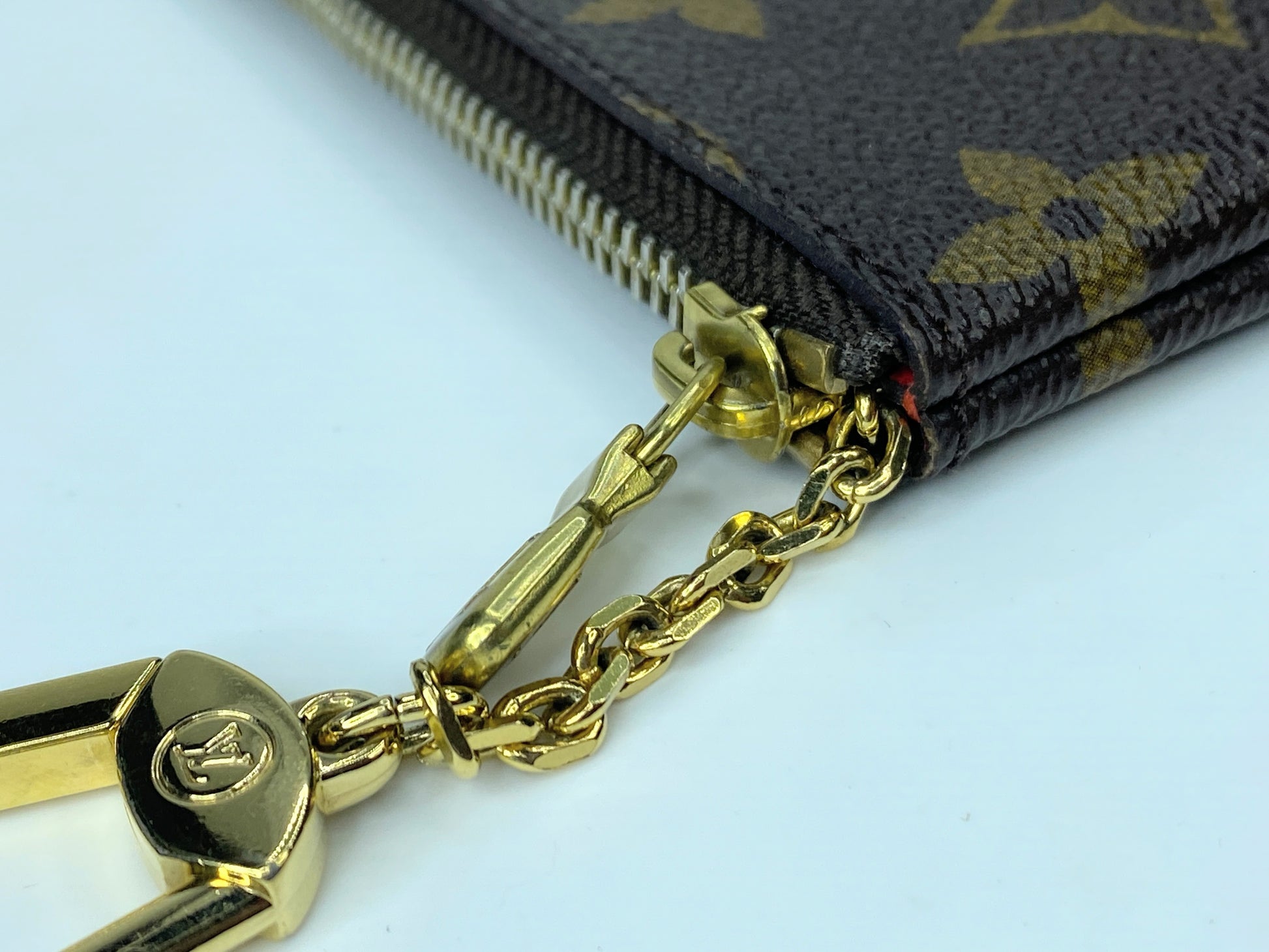 Auth Louis Vuitton Monogram Pochette Cle China Run with box GS420